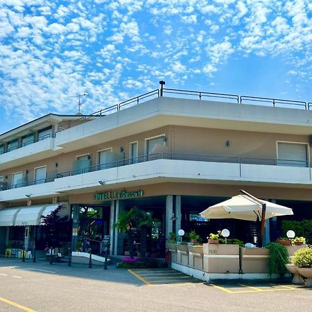 Hotel La Bussola Паденге сул Гарда Екстериор снимка