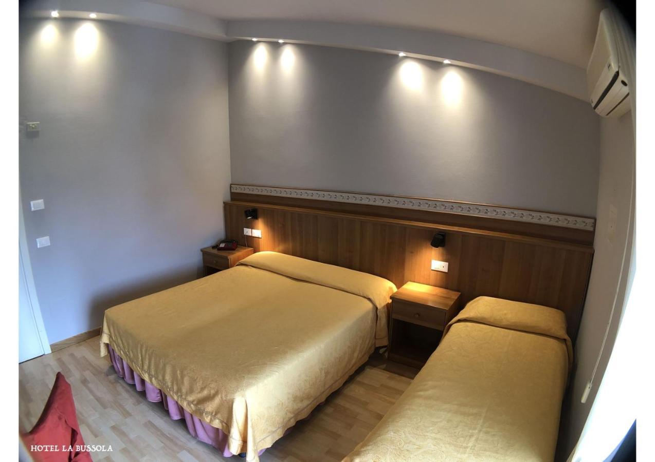 Hotel La Bussola Паденге сул Гарда Екстериор снимка