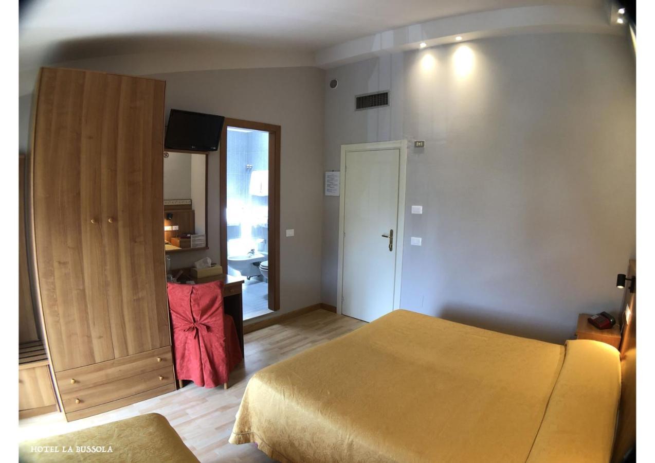 Hotel La Bussola Паденге сул Гарда Екстериор снимка