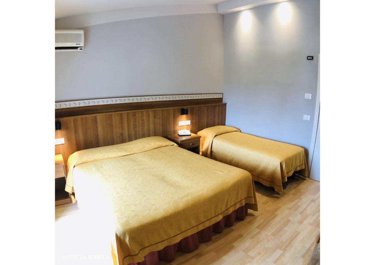 Hotel La Bussola Паденге сул Гарда Екстериор снимка