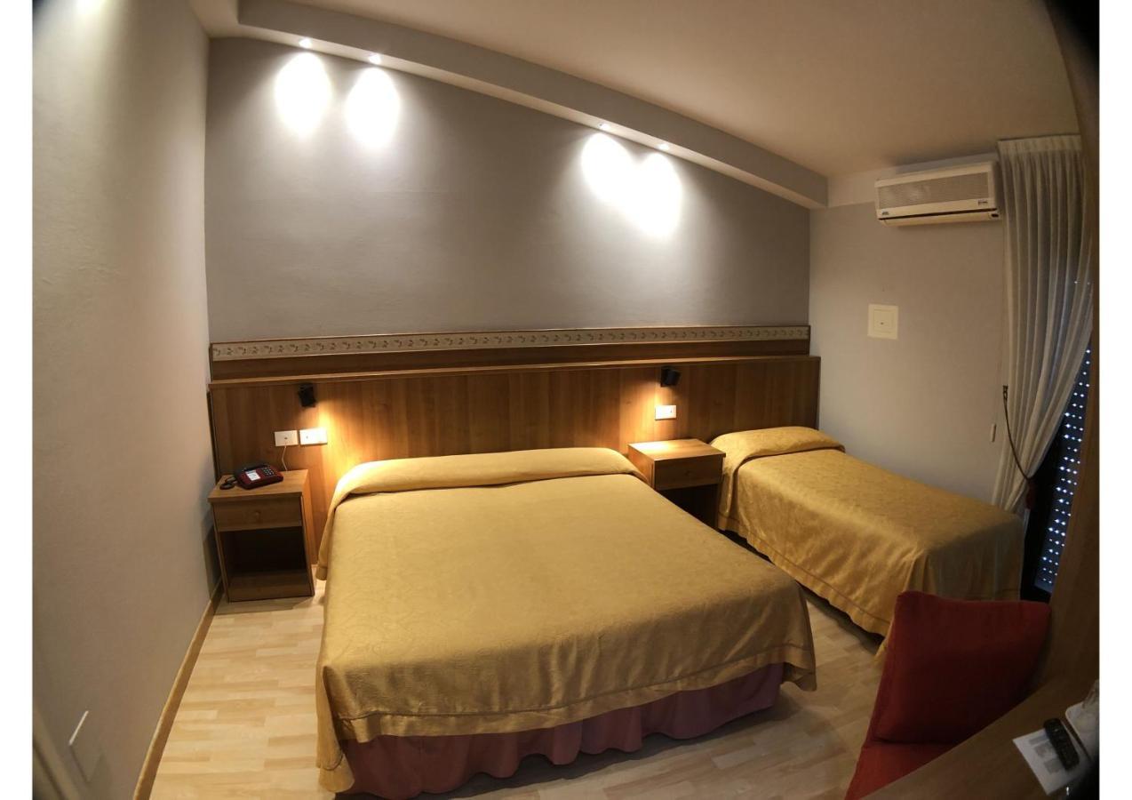 Hotel La Bussola Паденге сул Гарда Екстериор снимка