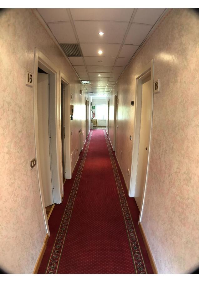 Hotel La Bussola Паденге сул Гарда Екстериор снимка