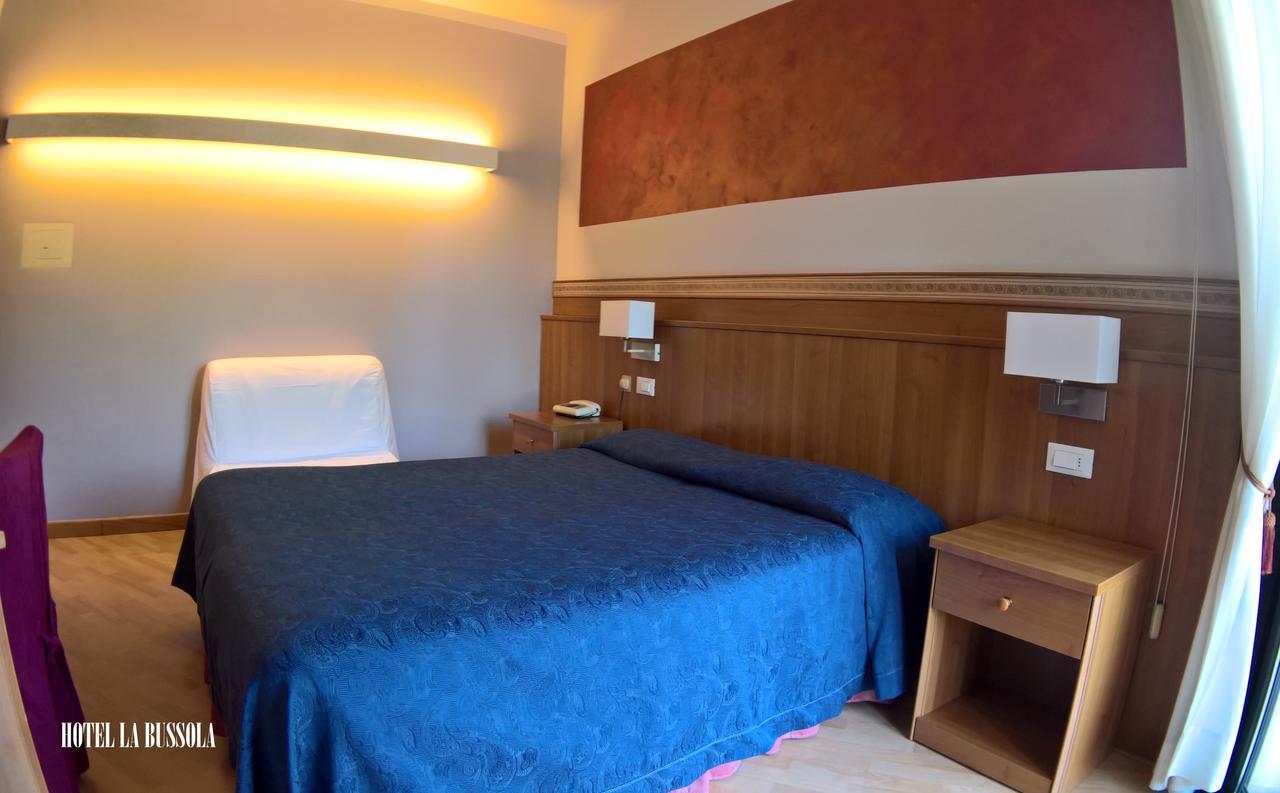 Hotel La Bussola Паденге сул Гарда Екстериор снимка