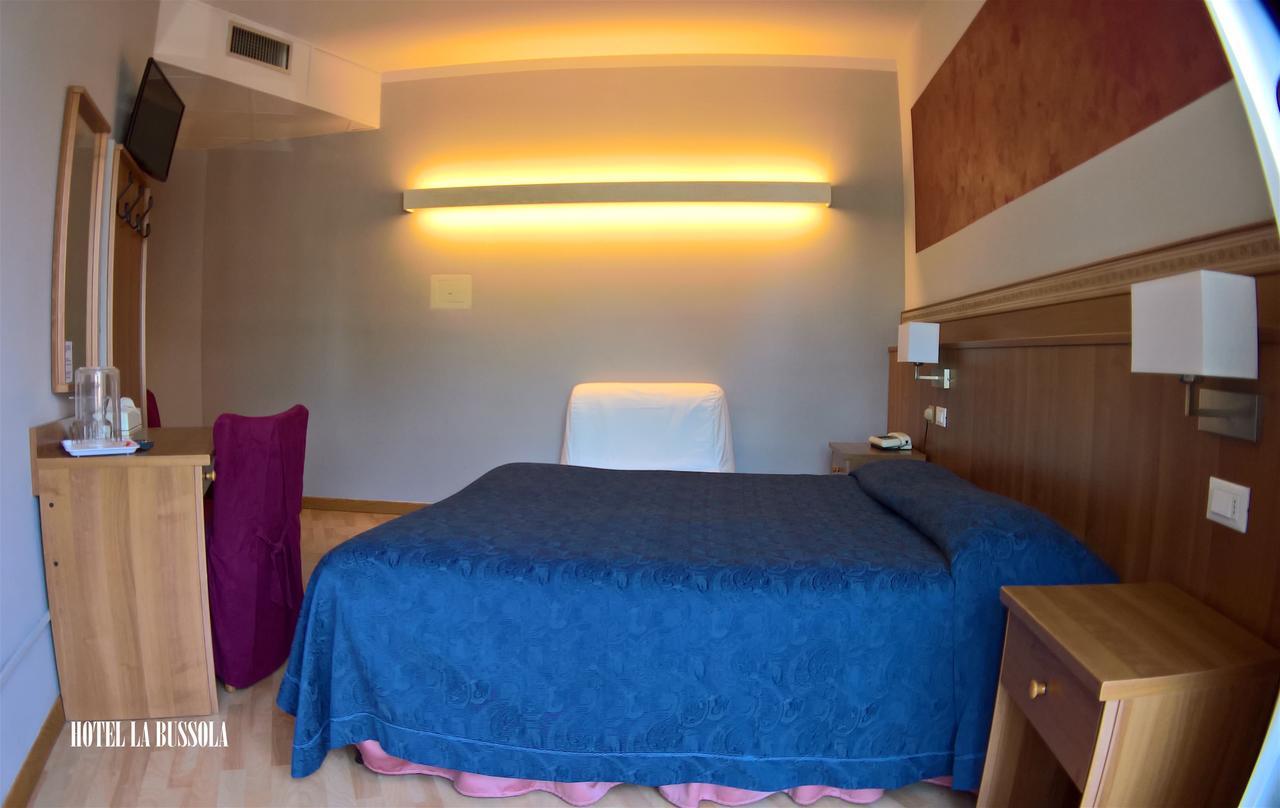 Hotel La Bussola Паденге сул Гарда Екстериор снимка