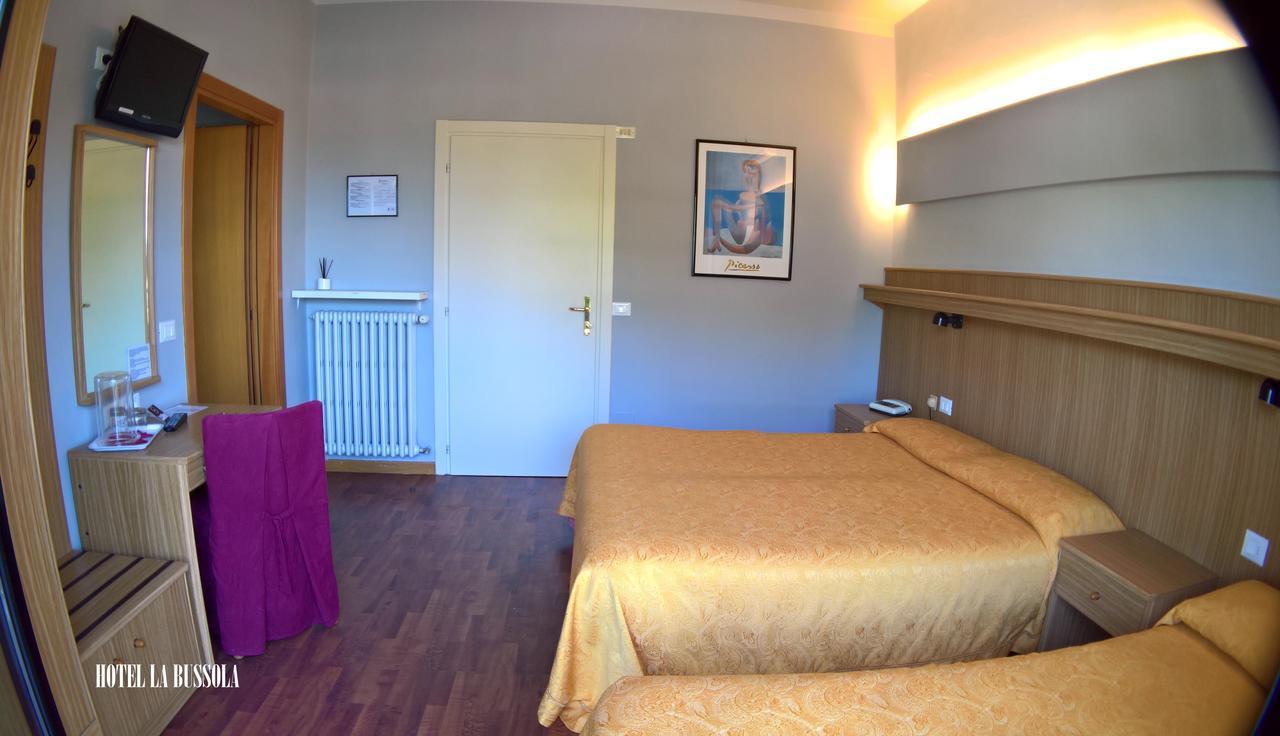 Hotel La Bussola Паденге сул Гарда Екстериор снимка