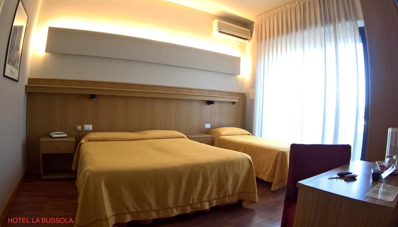 Hotel La Bussola Паденге сул Гарда Екстериор снимка