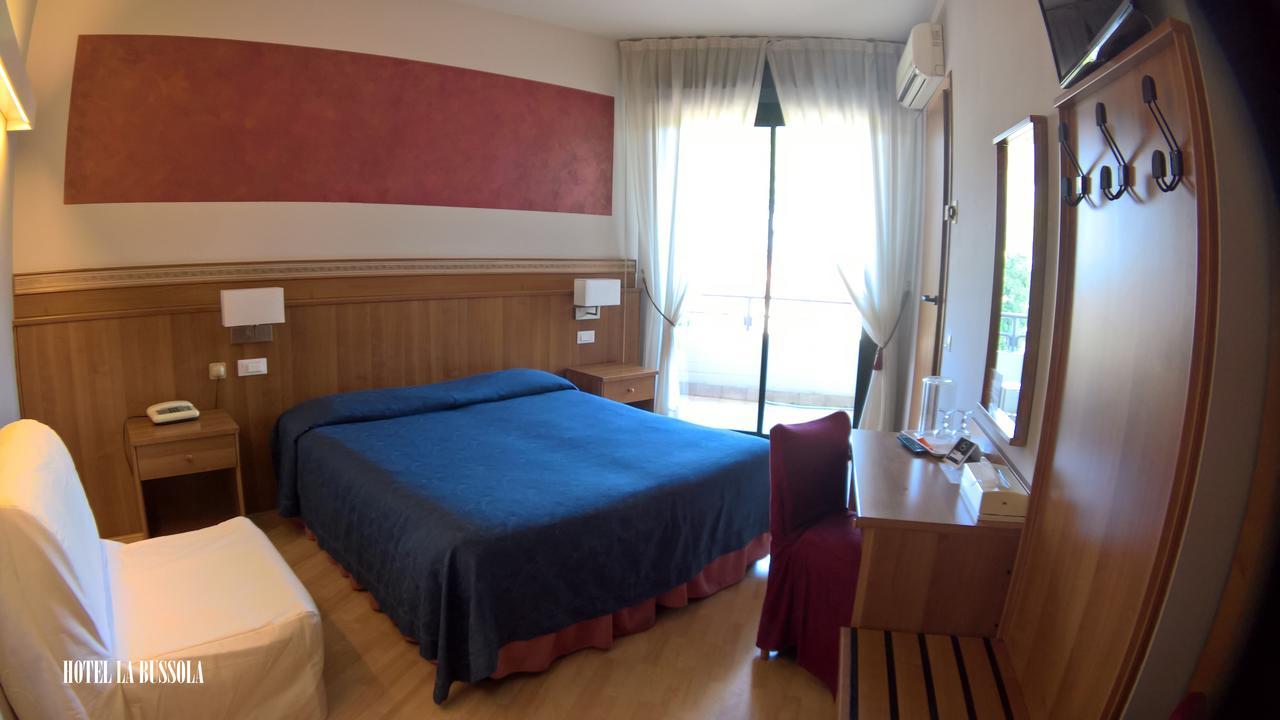 Hotel La Bussola Паденге сул Гарда Екстериор снимка