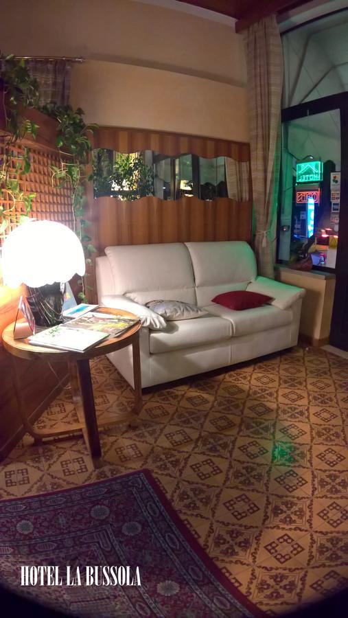 Hotel La Bussola Паденге сул Гарда Екстериор снимка