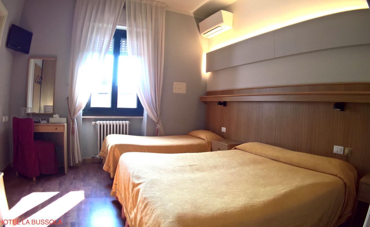 Hotel La Bussola Паденге сул Гарда Екстериор снимка