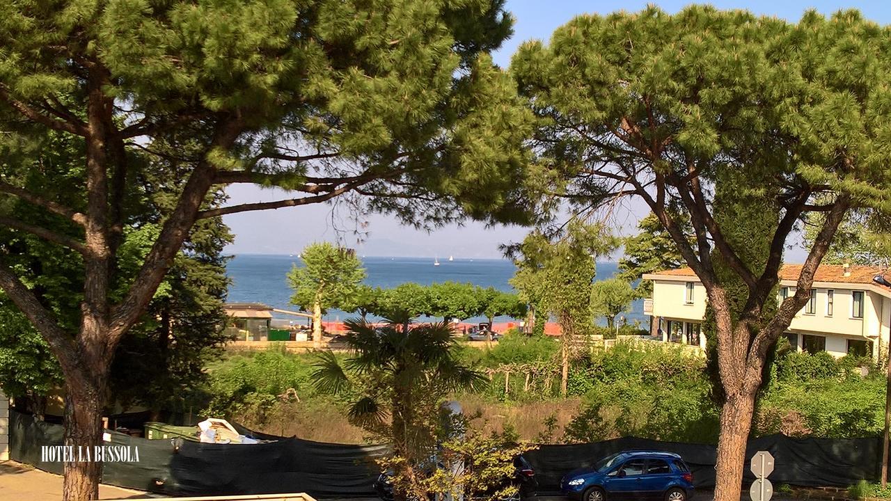 Hotel La Bussola Паденге сул Гарда Екстериор снимка
