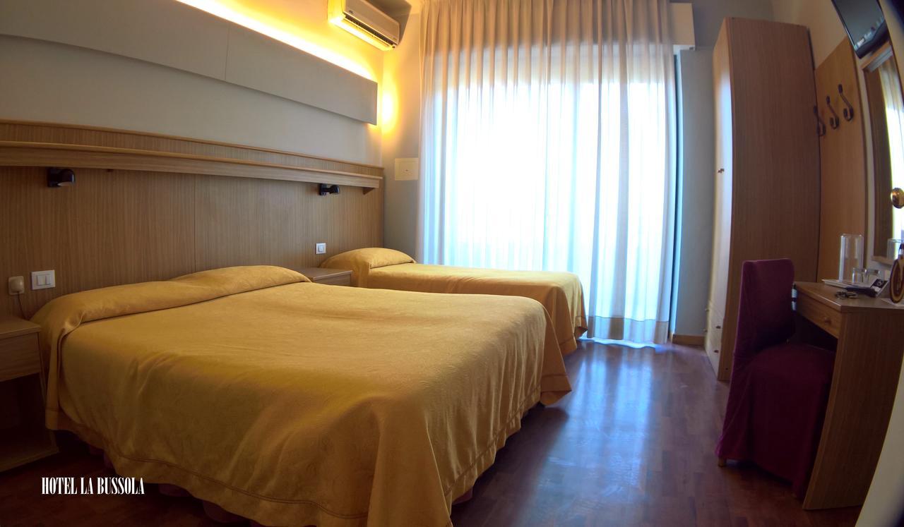 Hotel La Bussola Паденге сул Гарда Екстериор снимка
