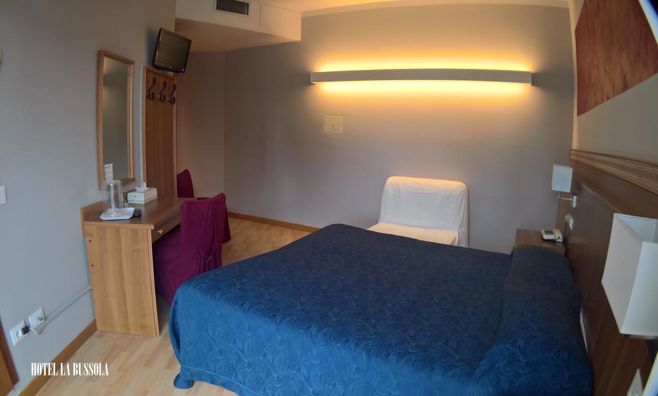 Hotel La Bussola Паденге сул Гарда Екстериор снимка