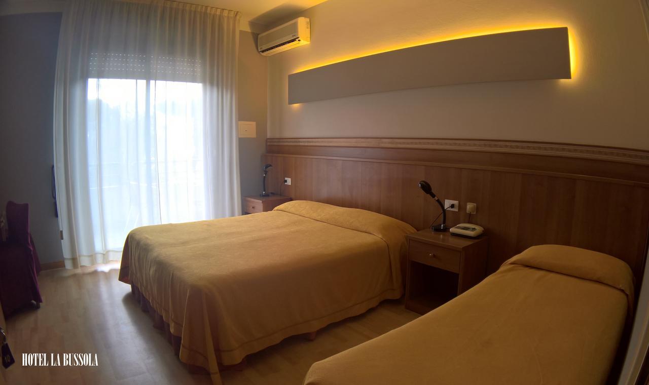 Hotel La Bussola Паденге сул Гарда Екстериор снимка