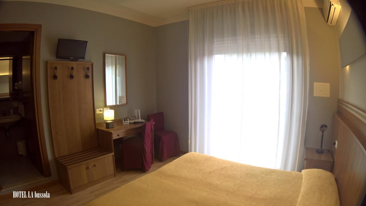 Hotel La Bussola Паденге сул Гарда Екстериор снимка